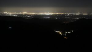 Dieses Bild zeigt eine Webcam-Aufnahme vom Achertal, aufgenommen am Freitag, den 13.03.2026 um 02:00 Uhr. Die Temperatur betrug 2.6°C.