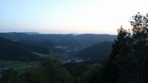 Dieses Bild zeigt eine Webcam-Aufnahme vom Achertal, aufgenommen am Montag, den 07.09.2026 um 20:20 Uhr. Die Temperatur betrug 24.8°C.