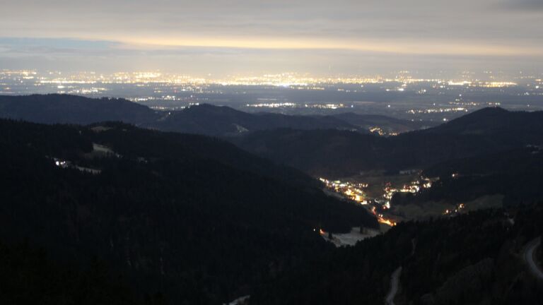 Dieses Bild zeigt eine Webcam-Aufnahme vom Achertal, aufgenommen am Donnerstag, den 01.01.2026 um 23:30 Uhr. Die Temperatur betrug -4.7°C.