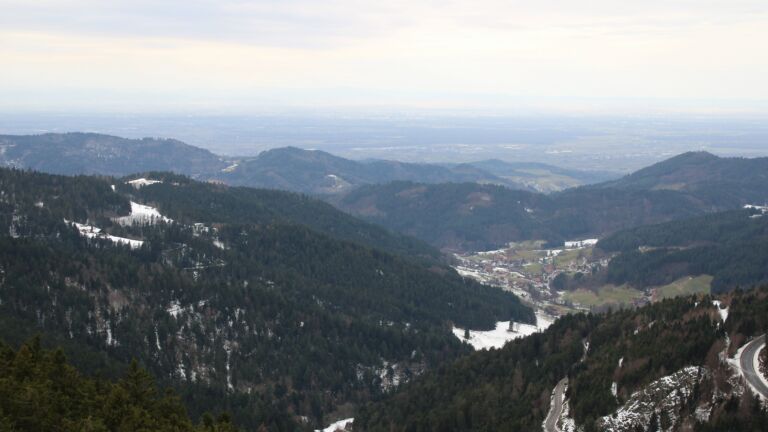 Dieses Bild zeigt eine Webcam-Aufnahme vom Achertal, aufgenommen am Mittwoch, den 14.01.2026 um 10:30 Uhr. Die Temperatur betrug 4.9°C.