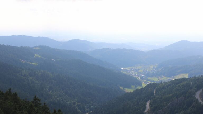 Dieses Bild zeigt eine Webcam-Aufnahme vom Achertal, aufgenommen am Mittwoch, den 30.07.2025 um 18:10 Uhr. Die Temperatur betrug 12.4°C.