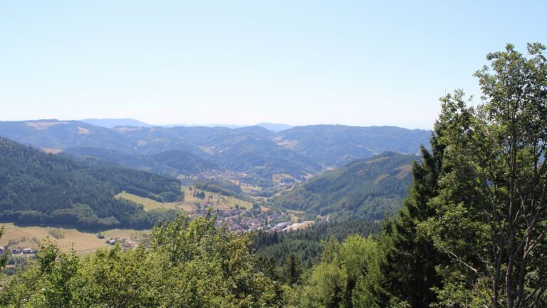 Dieses Bild zeigt eine Webcam-Aufnahme vom Achertal, aufgenommen am Donnerstag, den 13.08.2026 um 14:40 Uhr. Die Temperatur betrug 34.4°C.