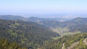 Dieses Bild zeigt eine Webcam-Aufnahme vom Achertal, aufgenommen am Sonntag, den 26.04.2026 um 11:00 Uhr. Die Temperatur betrug 12.1°C.