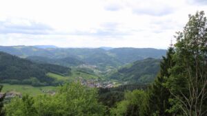 Dieses Bild zeigt eine Webcam-Aufnahme vom Achertal, aufgenommen am Dienstag, den 12.05.2026 um 16:10 Uhr. Die Temperatur betrug 7.6°C.