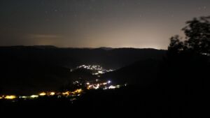 Dieses Bild zeigt eine Webcam-Aufnahme vom Achertal, aufgenommen am Dienstag, den 11.08.2026 um 01:00 Uhr. Die Temperatur betrug 22.3°C.