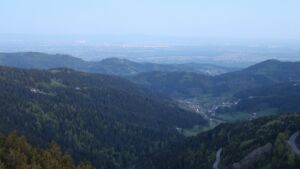 Dieses Bild zeigt eine Webcam-Aufnahme vom Achertal, aufgenommen am Montag, den 27.04.2026 um 05:50 Uhr. Die Temperatur betrug 11°C.