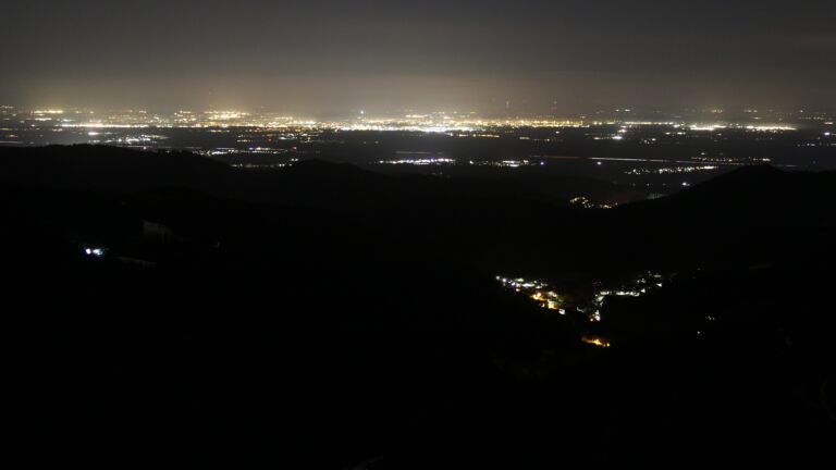 Dieses Bild zeigt eine Webcam-Aufnahme vom Achertal, aufgenommen am Freitag, den 16.01.2026 um 03:00 Uhr. Die Temperatur betrug 5.3°C.