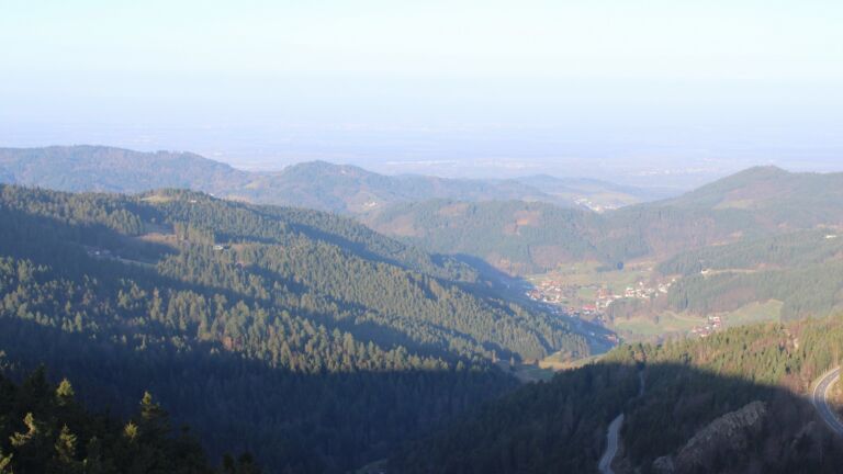 Dieses Bild zeigt eine Webcam-Aufnahme vom Achertal, aufgenommen am Donnerstag, den 05.03.2026 um 08:20 Uhr. Die Temperatur betrug 7.9°C.