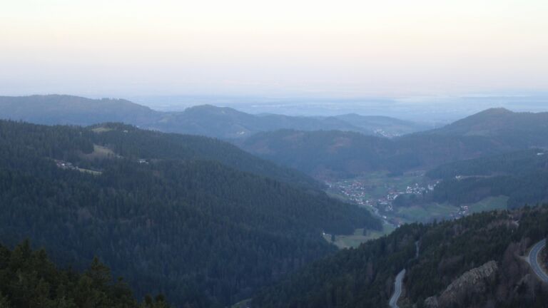 Dieses Bild zeigt eine Webcam-Aufnahme vom Achertal, aufgenommen am Donnerstag, den 05.03.2026 um 07:20 Uhr. Die Temperatur betrug 7.9°C.