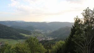Dieses Bild zeigt eine Webcam-Aufnahme vom Achertal, aufgenommen am Dienstag, den 08.09.2026 um 18:50 Uhr. Die Temperatur betrug 27.3°C.