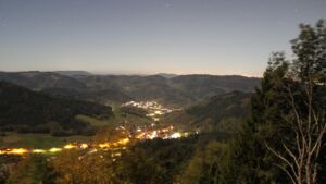 Dieses Bild zeigt eine Webcam-Aufnahme vom Achertal, aufgenommen am Freitag, den 30.10.2026 um 01:30 Uhr. Die Temperatur betrug 5°C.