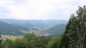 Dieses Bild zeigt eine Webcam-Aufnahme vom Achertal, aufgenommen am Samstag, den 01.08.2026 um 12:50 Uhr. Die Temperatur betrug 23.5°C.