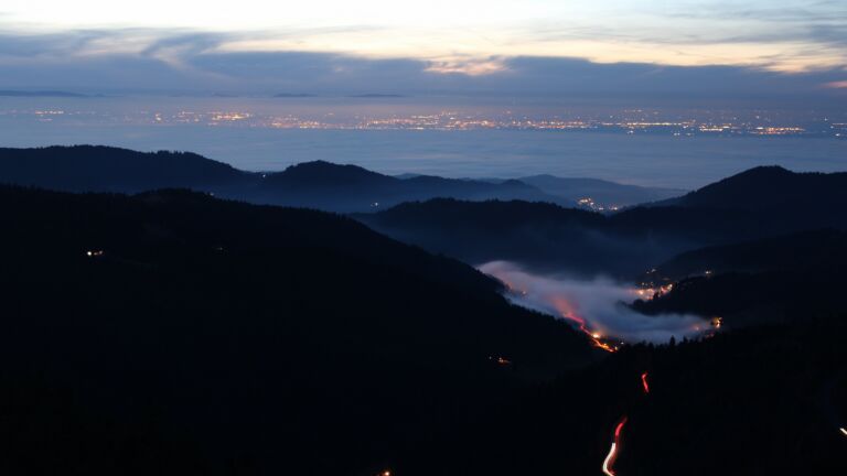 Dieses Bild zeigt eine Webcam-Aufnahme vom Achertal, aufgenommen am Sonntag, den 21.12.2025 um 17:30 Uhr. Die Temperatur betrug 6.7°C.