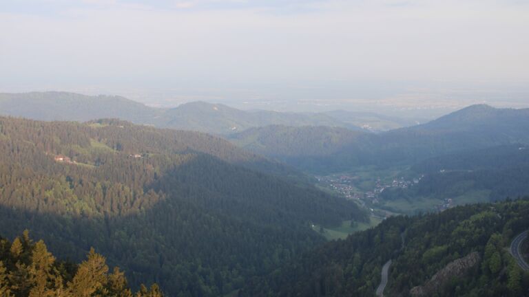 Dieses Bild zeigt eine Webcam-Aufnahme vom Achertal, aufgenommen am Freitag, den 09.05.2025 um 06:50 Uhr. Die Temperatur betrug 3.1°C.