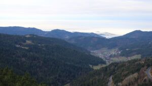 Dieses Bild zeigt eine Webcam-Aufnahme vom Achertal, aufgenommen am Mittwoch, den 17.12.2025 um 10:20 Uhr. Die Temperatur betrug 6.5°C.