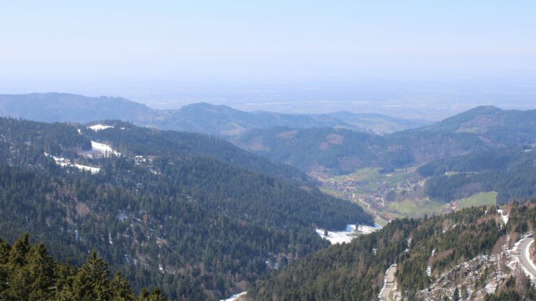 Dieses Bild zeigt eine Webcam-Aufnahme vom Achertal, aufgenommen am Donnerstag, den 02.04.2026 um 13:50 Uhr. Die Temperatur betrug 5.8°C.