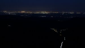 Dieses Bild zeigt eine Webcam-Aufnahme vom Achertal, aufgenommen am Sonntag, den 26.04.2026 um 05:10 Uhr. Die Temperatur betrug 10.8°C.