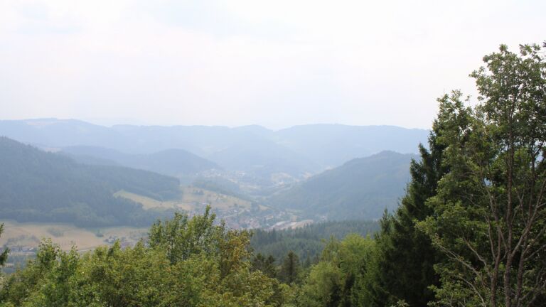 Dieses Bild zeigt eine Webcam-Aufnahme vom Achertal, aufgenommen am Sonntag, den 16.08.2026 um 15:40 Uhr. Die Temperatur betrug 30.3°C.