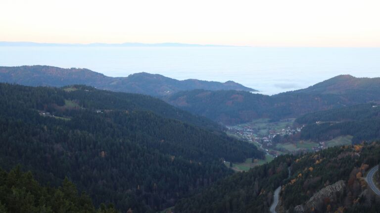 Dieses Bild zeigt eine Webcam-Aufnahme vom Achertal, aufgenommen am Freitag, den 07.11.2025 um 07:50 Uhr. Die Temperatur betrug 8.6°C.