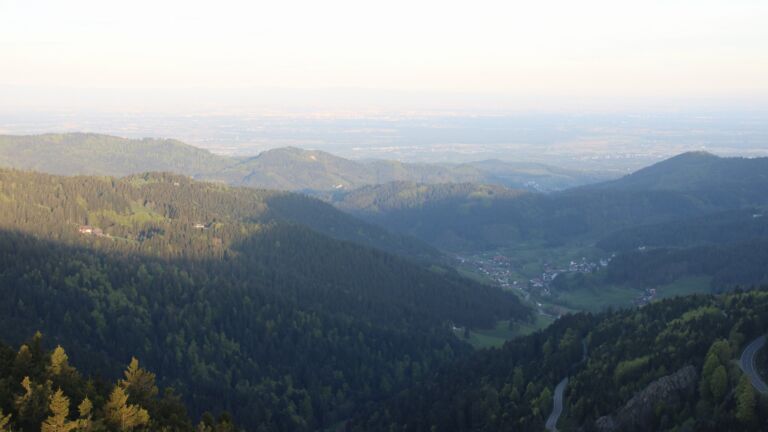 Dieses Bild zeigt eine Webcam-Aufnahme vom Achertal, aufgenommen am Sonntag, den 26.04.2026 um 07:00 Uhr. Die Temperatur betrug 7.9°C.