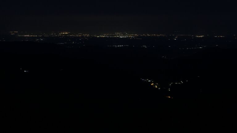 Dieses Bild zeigt eine Webcam-Aufnahme vom Achertal, aufgenommen am Dienstag, den 10.06.2025 um 03:50 Uhr. Die Temperatur betrug 11.6°C.