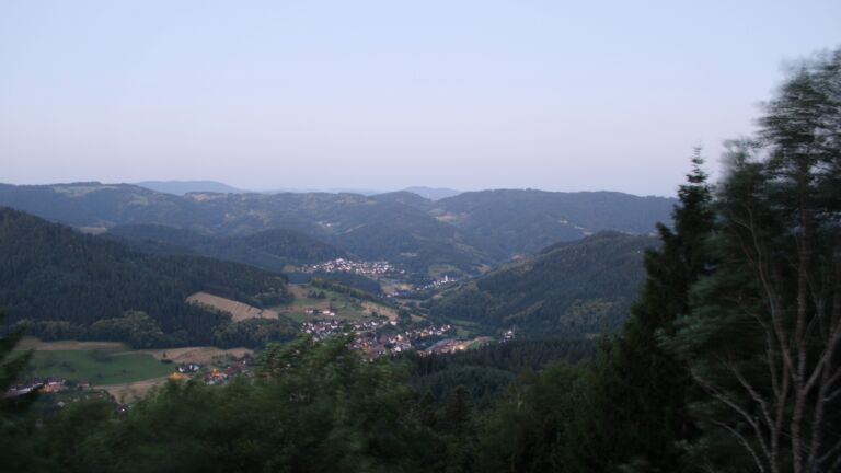 Dieses Bild zeigt eine Webcam-Aufnahme vom Achertal, aufgenommen am Donnerstag, den 25.06.2026 um 04:50 Uhr. Die Temperatur betrug 25.6°C.