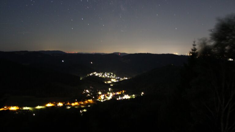 Dieses Bild zeigt eine Webcam-Aufnahme vom Achertal, aufgenommen am Freitag, den 10.07.2026 um 03:30 Uhr. Die Temperatur betrug 18.9°C.