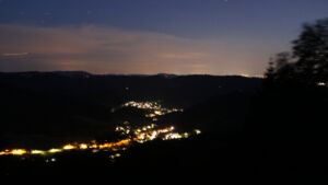 Dieses Bild zeigt eine Webcam-Aufnahme vom Achertal, aufgenommen am Freitag, den 10.07.2026 um 23:10 Uhr. Die Temperatur betrug 23.1°C.