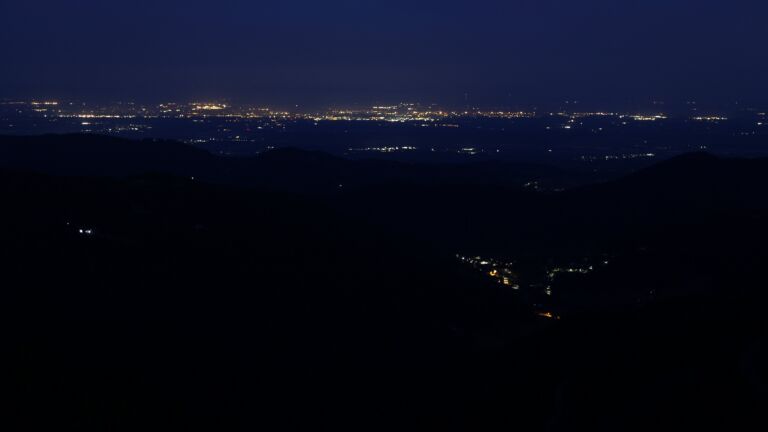 Dieses Bild zeigt eine Webcam-Aufnahme vom Achertal, aufgenommen am Sonntag, den 10.05.2026 um 04:50 Uhr. Die Temperatur betrug 12.6°C.