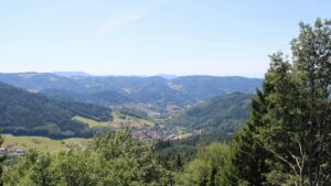 Dieses Bild zeigt eine Webcam-Aufnahme vom Achertal, aufgenommen am Freitag, den 24.07.2026 um 14:00 Uhr. Die Temperatur betrug 25.6°C.