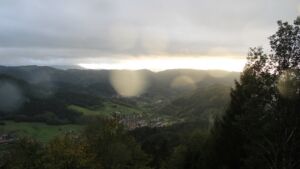 Dieses Bild zeigt eine Webcam-Aufnahme vom Achertal, aufgenommen am Sonntag, den 25.10.2026 um 16:10 Uhr. Die Temperatur betrug 6.7°C.