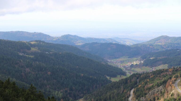 Dieses Bild zeigt eine Webcam-Aufnahme vom Achertal, aufgenommen am Dienstag, den 11.11.2025 um 12:40 Uhr. Die Temperatur betrug 7.1°C.