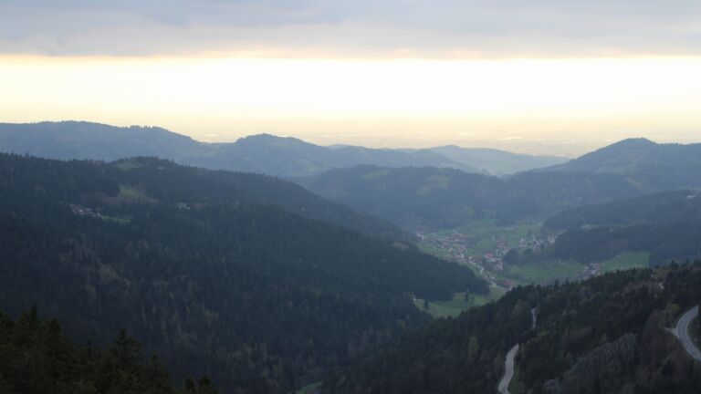 Dieses Bild zeigt eine Webcam-Aufnahme vom Achertal, aufgenommen am Mittwoch, den 15.04.2026 um 19:40 Uhr. Die Temperatur betrug 9.2°C.