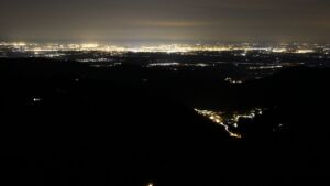 Dieses Bild zeigt eine Webcam-Aufnahme vom Achertal, aufgenommen am Samstag, den 04.04.2026 um 23:00 Uhr. Die Temperatur betrug 8.4°C.