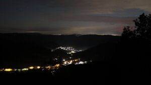Dieses Bild zeigt eine Webcam-Aufnahme vom Achertal, aufgenommen am Mittwoch, den 26.08.2026 um 04:30 Uhr. Die Temperatur betrug 16.4°C.