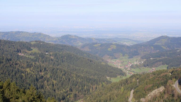 Dieses Bild zeigt eine Webcam-Aufnahme vom Achertal, aufgenommen am Samstag, den 18.04.2026 um 09:00 Uhr. Die Temperatur betrug 14.2°C.