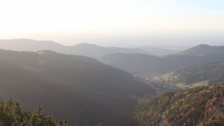 Dieses Bild zeigt eine Webcam-Aufnahme vom Achertal, aufgenommen am Dienstag, den 11.11.2025 um 16:10 Uhr. Die Temperatur betrug 8.4°C.