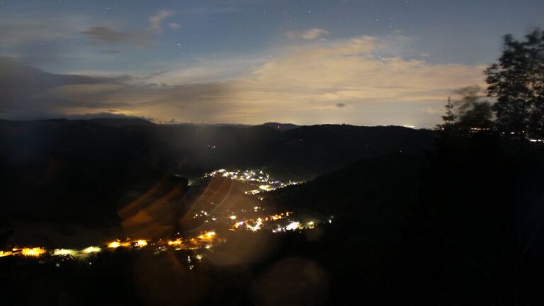 Dieses Bild zeigt eine Webcam-Aufnahme vom Achertal, aufgenommen am Mittwoch, den 03.06.2026 um 01:00 Uhr. Die Temperatur betrug 10.9°C.