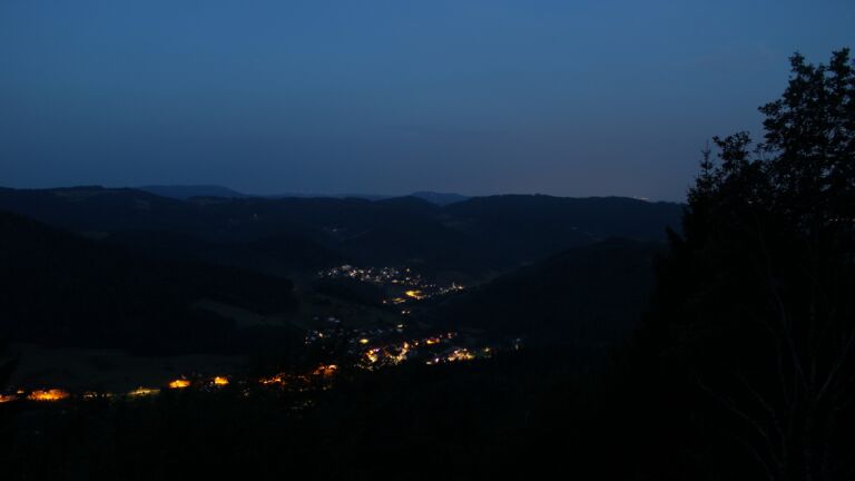 Dieses Bild zeigt eine Webcam-Aufnahme vom Achertal, aufgenommen am Samstag, den 18.07.2026 um 04:40 Uhr. Die Temperatur betrug 16°C.