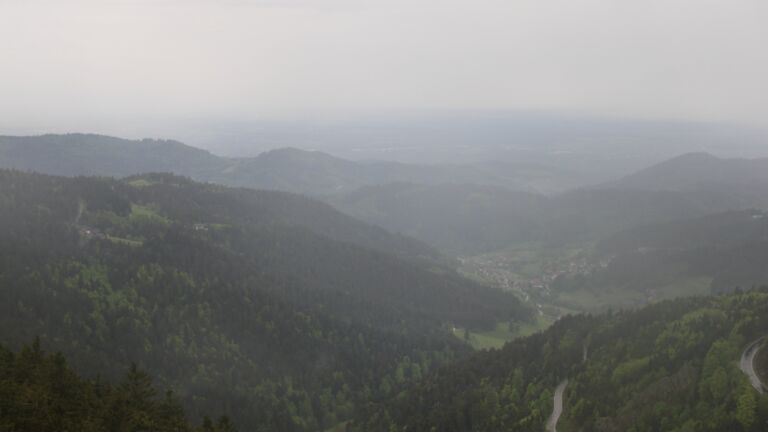 Dieses Bild zeigt eine Webcam-Aufnahme vom Achertal, aufgenommen am Samstag, den 03.05.2025 um 07:50 Uhr. Die Temperatur betrug 10.4°C.