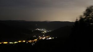 Dieses Bild zeigt eine Webcam-Aufnahme vom Achertal, aufgenommen am Montag, den 25.05.2026 um 02:00 Uhr. Die Temperatur betrug 21°C.