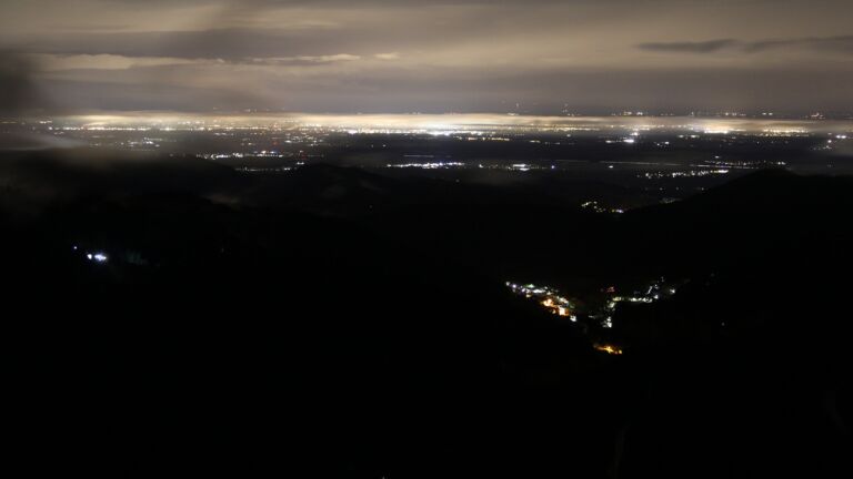 Dieses Bild zeigt eine Webcam-Aufnahme vom Achertal, aufgenommen am Sonntag, den 02.11.2025 um 05:30 Uhr. Die Temperatur betrug 6.1°C.