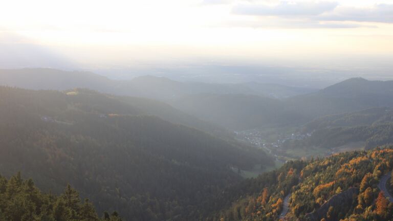 Dieses Bild zeigt eine Webcam-Aufnahme vom Achertal, aufgenommen am Mittwoch, den 15.10.2025 um 18:00 Uhr. Die Temperatur betrug 7.2°C.