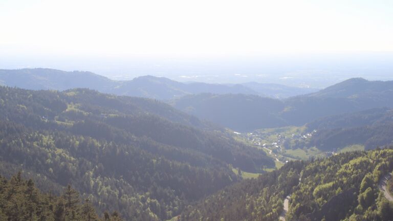 Dieses Bild zeigt eine Webcam-Aufnahme vom Achertal, aufgenommen am Freitag, den 01.05.2026 um 18:40 Uhr. Die Temperatur betrug 17.2°C.