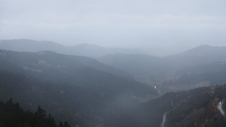 Dieses Bild zeigt eine Webcam-Aufnahme vom Achertal, aufgenommen am Samstag, den 01.11.2025 um 16:50 Uhr. Die Temperatur betrug 10°C.