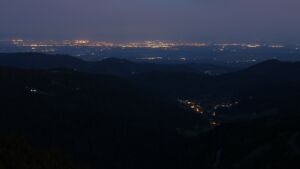 Dieses Bild zeigt eine Webcam-Aufnahme vom Achertal, aufgenommen am Sonntag, den 10.05.2026 um 05:00 Uhr. Die Temperatur betrug 12.8°C.