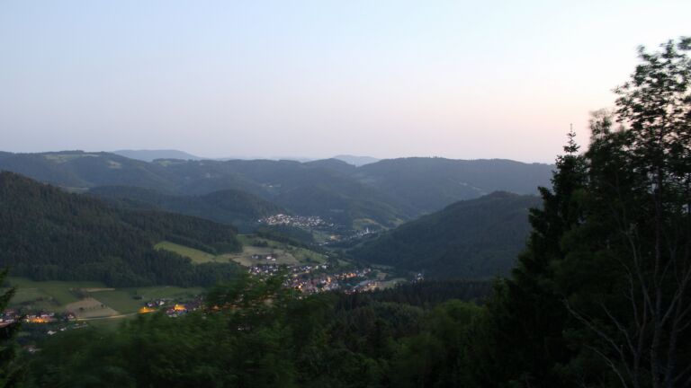 Dieses Bild zeigt eine Webcam-Aufnahme vom Achertal, aufgenommen am Montag, den 25.05.2026 um 21:50 Uhr. Die Temperatur betrug 22.4°C.