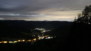 Dieses Bild zeigt eine Webcam-Aufnahme vom Achertal, aufgenommen am Donnerstag, den 04.06.2026 um 03:30 Uhr. Die Temperatur betrug 13.6°C.
