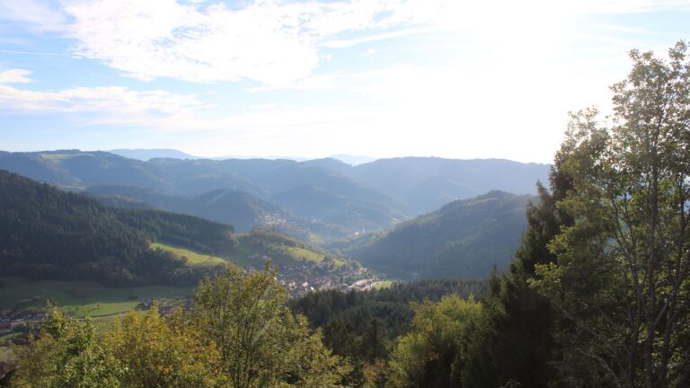 Dieses Bild zeigt eine Webcam-Aufnahme vom Achertal, aufgenommen am Freitag, den 16.10.2026 um 17:00 Uhr. Die Temperatur betrug 21.4°C.