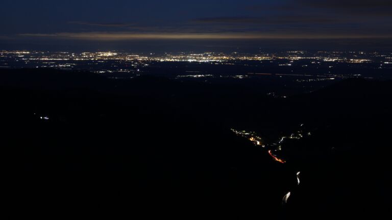 Dieses Bild zeigt eine Webcam-Aufnahme vom Achertal, aufgenommen am Mittwoch, den 29.10.2025 um 06:10 Uhr. Die Temperatur betrug 5.6°C.